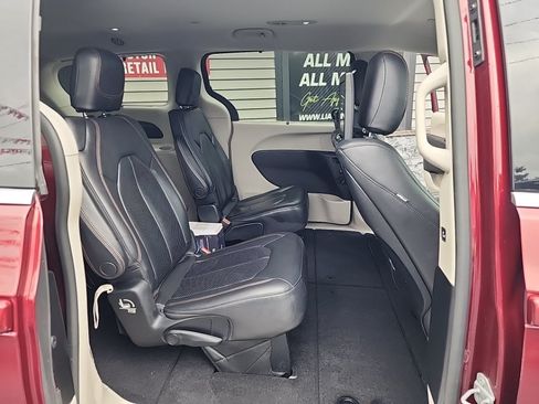 Used 2017 Chrysler Pacifica Touring-L Plus w/ Advanced Safetytec Group FWD image 44