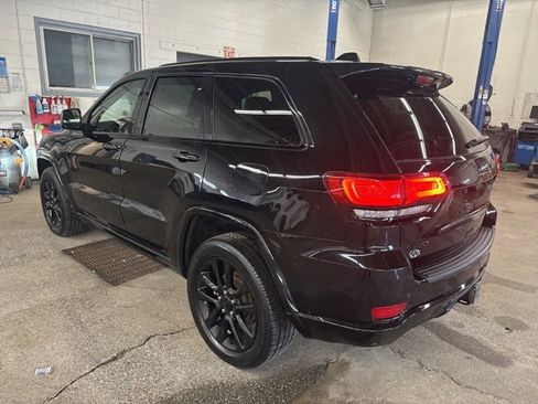 Used 2022 Jeep Grand Cherokee Laredo X image 4