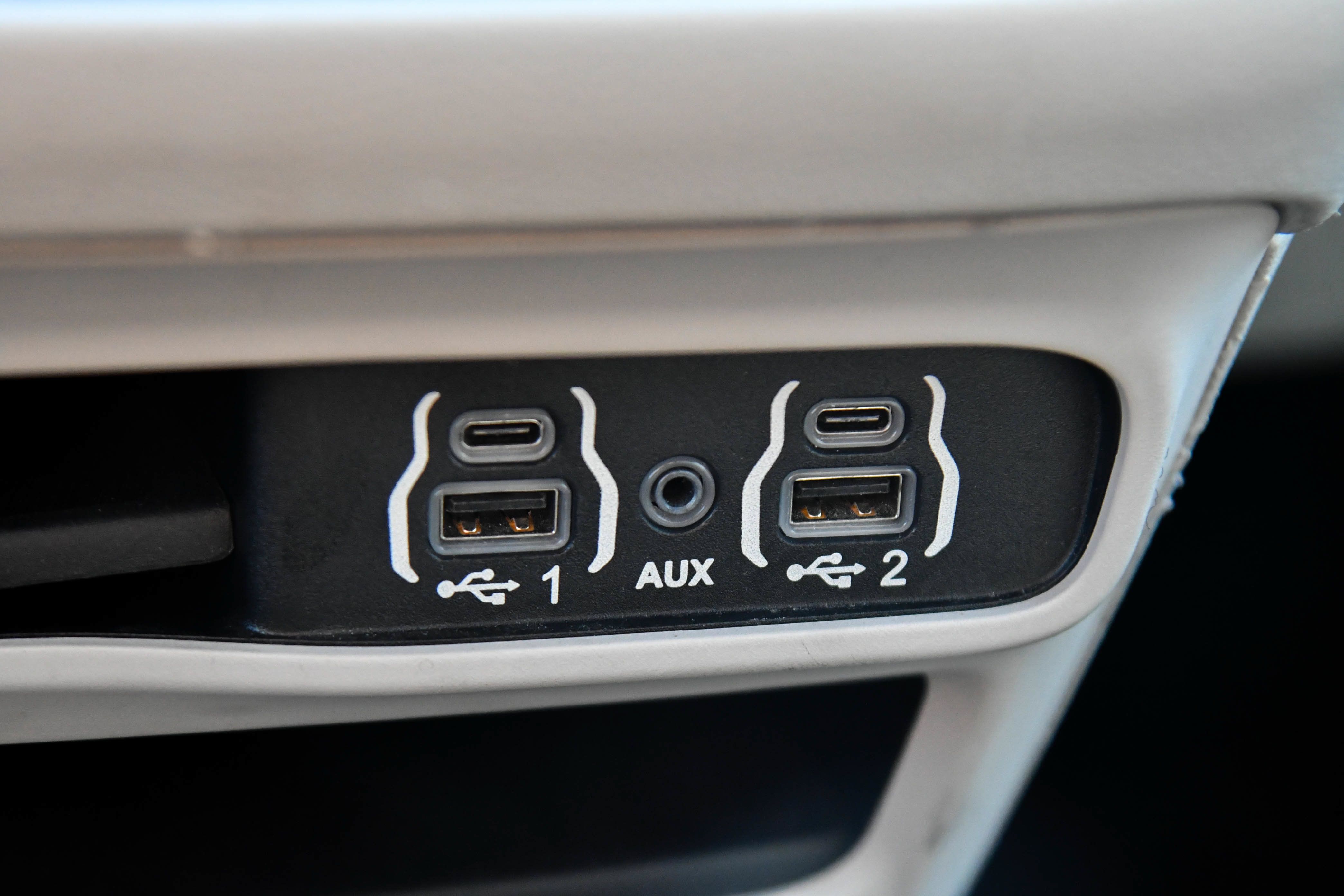 Used 2023 Chrysler Voyager LX FWD image 26
