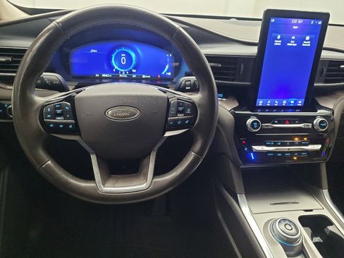 Used 2022 Ford Explorer Platinum w/ Equipment Group 601A AWD/4WD image 22