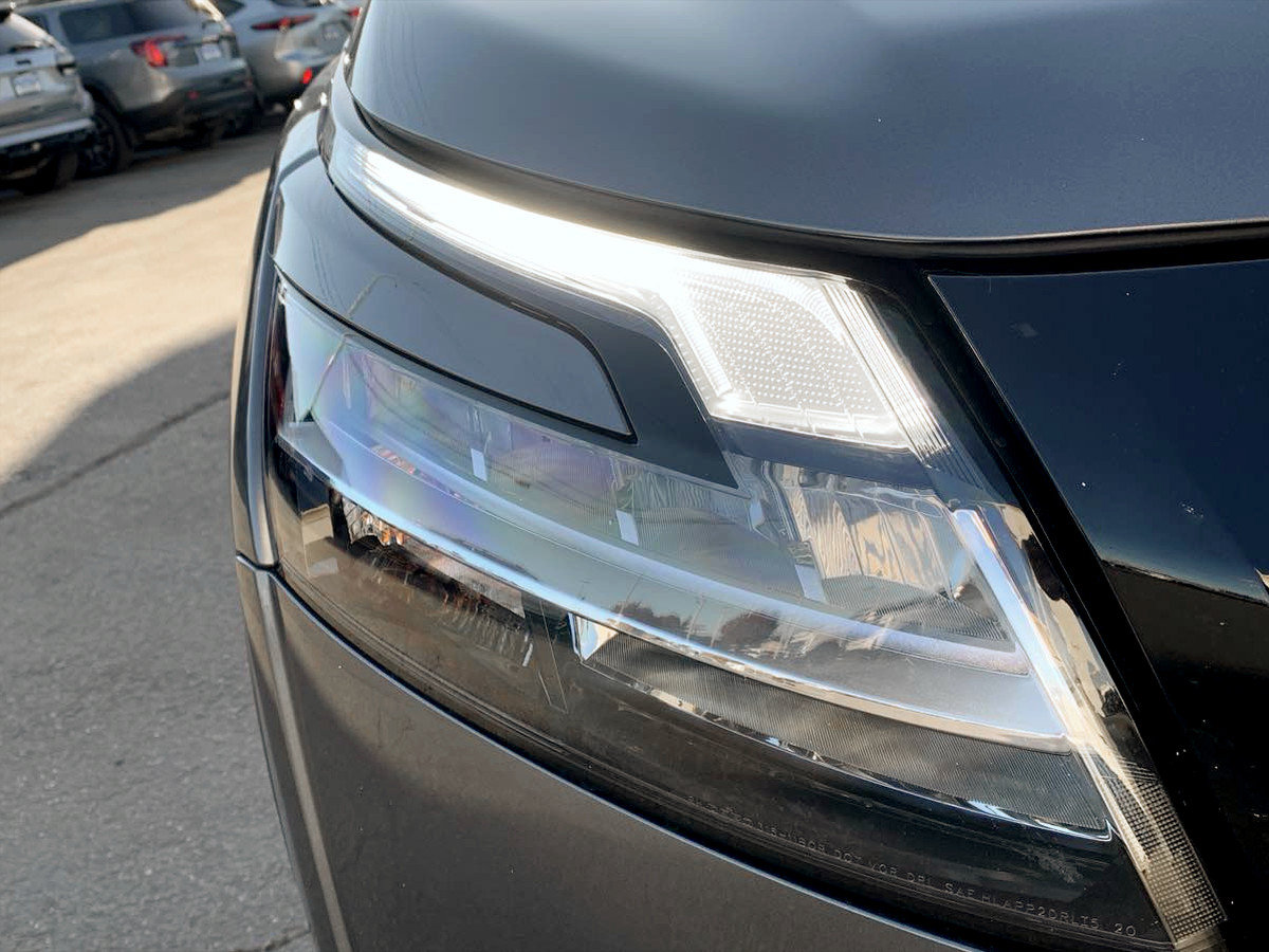 Used 2022 Nissan Pathfinder SL w/ Lighting Package (N92) AWD/4WD image 9