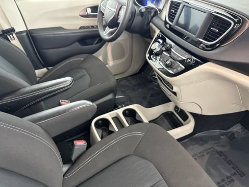 Used 2023 Chrysler Voyager LX FWD image 21