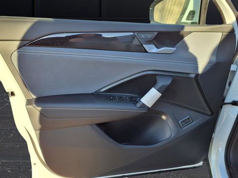 New 2026 Volkswagen Tiguan SE image 44