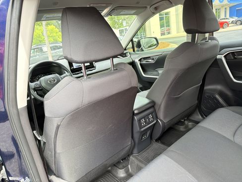 Used 2025 Toyota RAV4 XLE FWD image 19