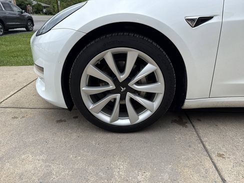 Used 2020 Tesla Model 3 Standard Range RWD image 9
