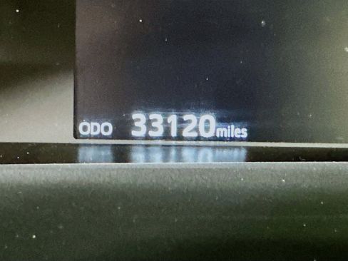 Used 2022 Toyota Prius XLE image 19