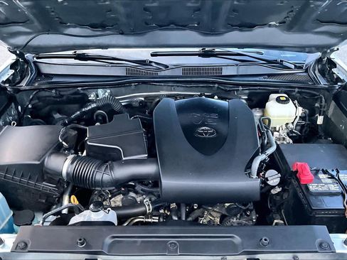 Used 2022 Toyota Tacoma TRD Off-Road w/ Technology Package image 9