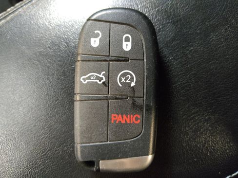 Used 2019 Jeep Cherokee Latitude Plus w/ Comfort/Convenience Group image 32