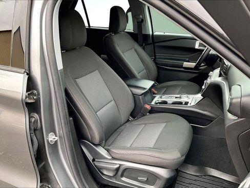 Used 2023 Ford Explorer XLT AWD/4WD image 8