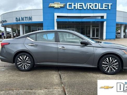 Used 2025 Nissan Altima 2.5 SV FWD image 30