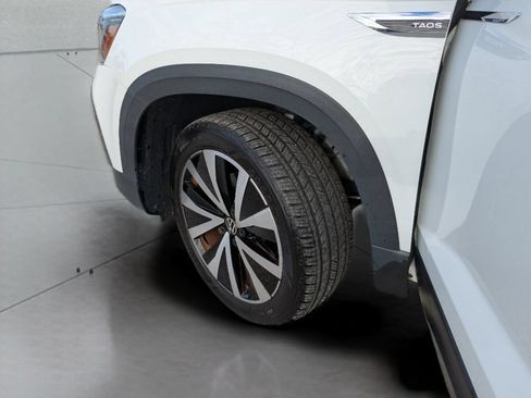 Used 2023 Volkswagen Taos SE w/ Panoramic Sunroof Package FWD image 34