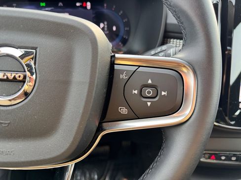 Certified 2025 Volvo XC40 B5 Plus image 12