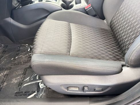 Used 2018 Nissan Rogue SV w/ Premium Package AWD/4WD image 14