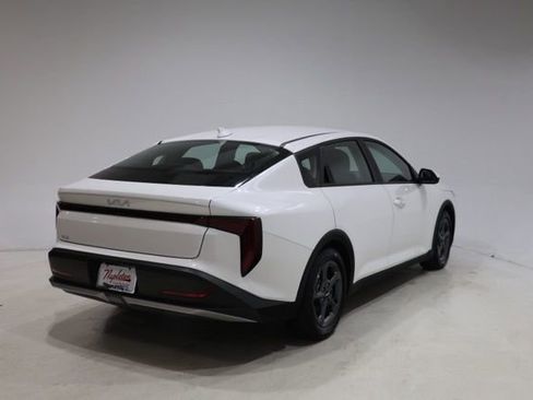 Used 2025 Kia K4 LXS image 42