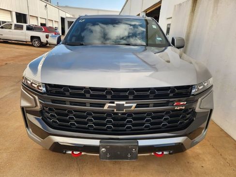 Used 2023 Chevrolet Suburban Z71 w/ Luxury Package AWD/4WD image 2
