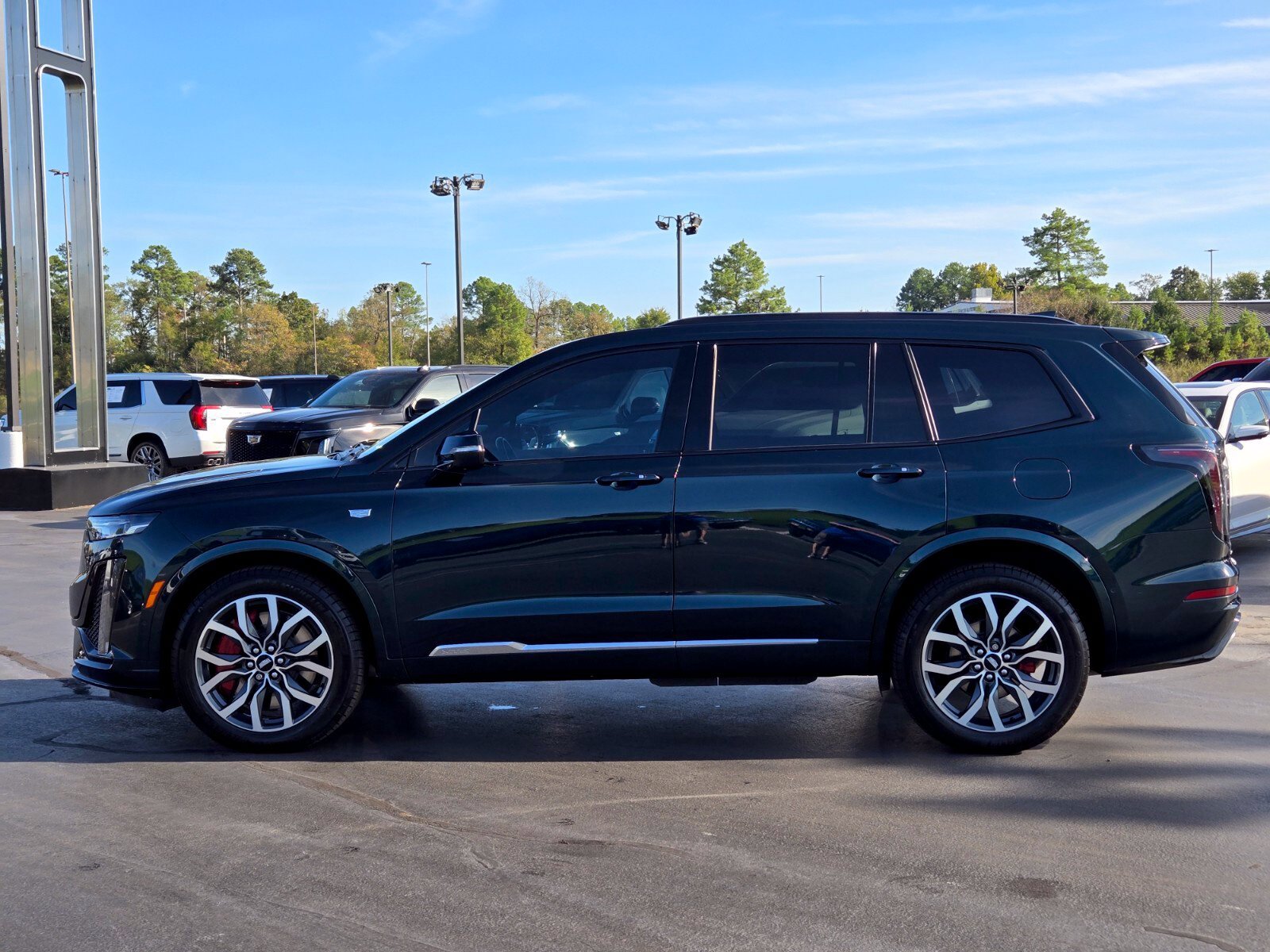 Used 2024 Cadillac XT6 Sport w/ Technology Package AWD/4WD image 2