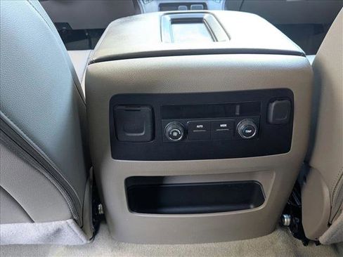 Used 2017 Chevrolet Suburban LT image 17