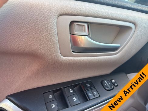 Used 2017 Toyota Camry LE image 17