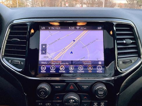 Used 2019 Jeep Grand Cherokee Laredo image 13