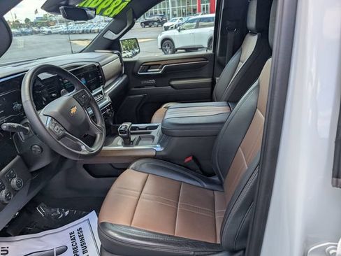 Used 2024 Chevrolet Silverado 1500 High Country w/ Technology Package AWD/4WD image 14