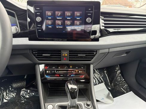 New 2026 Volkswagen Jetta SE FWD image 19