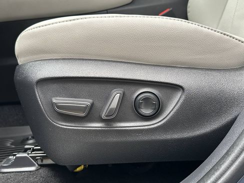 Used 2025 Toyota Grand Highlander AWD image 19