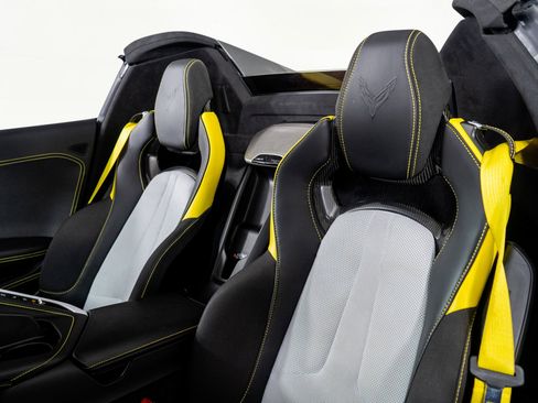 Used 2022 Chevrolet Corvette Stingray Premium Conv RWD image 3
