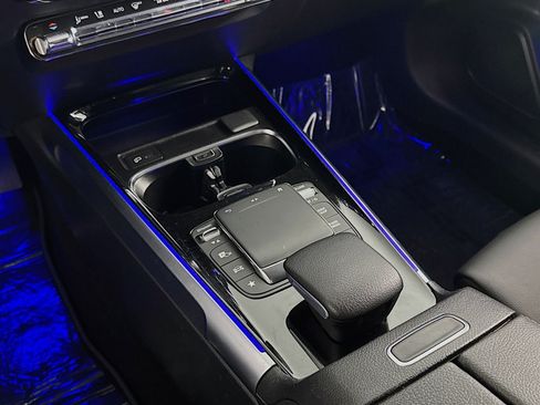 Used 2023 Mercedes-Benz GLB 250 4MATIC image 5