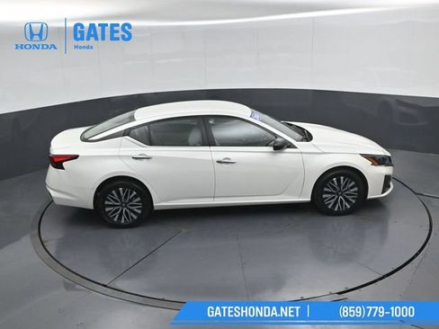 Used 2024 Nissan Altima 2.5 SV AWD/4WD image 44