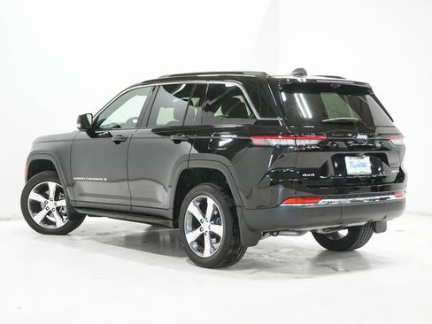 Certified 2024 Jeep Grand Cherokee Limited w/ Luxury Tech Group II image 5