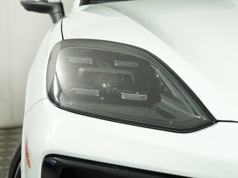 Certified 2024 Porsche Cayenne Coupe AWD/4WD image 11