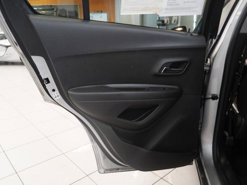 Used 2019 Chevrolet Trax LT w/ LT Convenience Package image 19