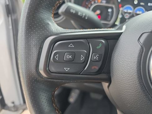 Used 2024 Jeep Gladiator Mojave w/ Technology Group AWD/4WD image 19