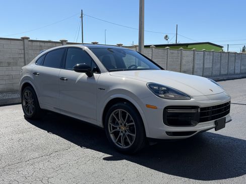 Certified 2022 Porsche Cayenne Turbo S image 8