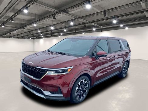 Certified 2024 Kia Carnival EX image 3
