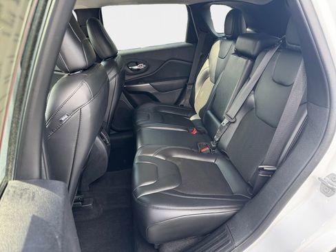 Used 2020 Jeep Cherokee Latitude Plus FWD image 20