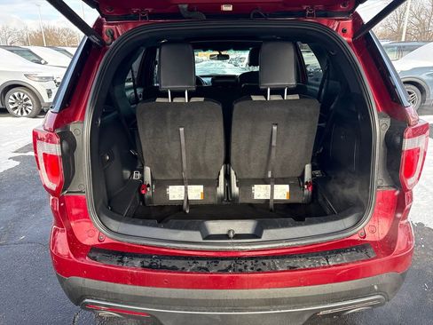 Used 2017 Ford Explorer XLT w/ XLT Technology Feature Bundle image 12