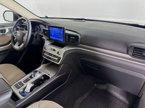 Used 2022 Ford Explorer XLT image 36