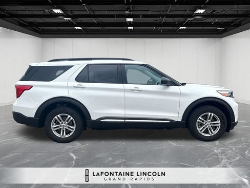 Used 2023 Ford Explorer XLT AWD/4WD image 6