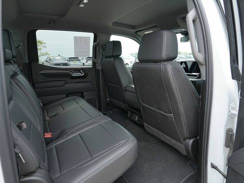 Used 2025 GMC Sierra 1500 SLT AWD/4WD image 26