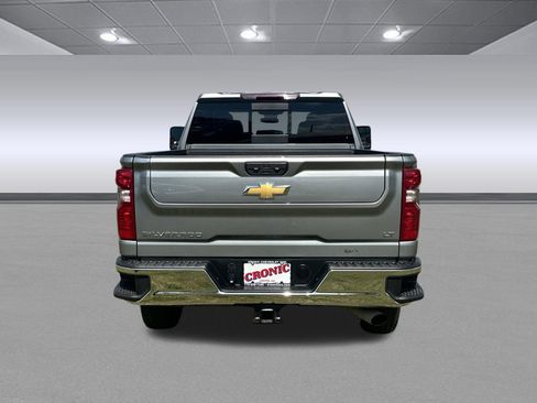 Used 2025 Chevrolet Silverado 2500 LT AWD/4WD image 4