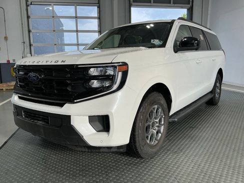 Used 2025 Ford Expedition Max Active AWD/4WD image 2