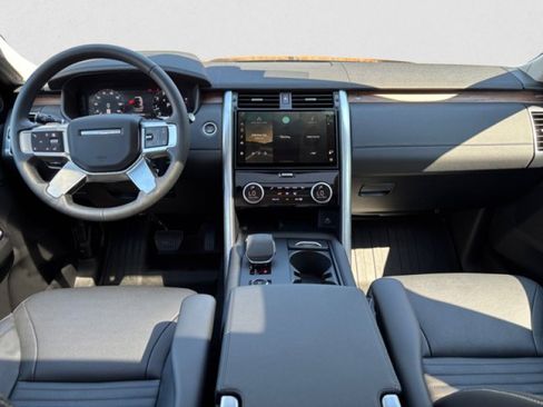 Certified 2024 Land Rover Discovery S AWD/4WD image 13
