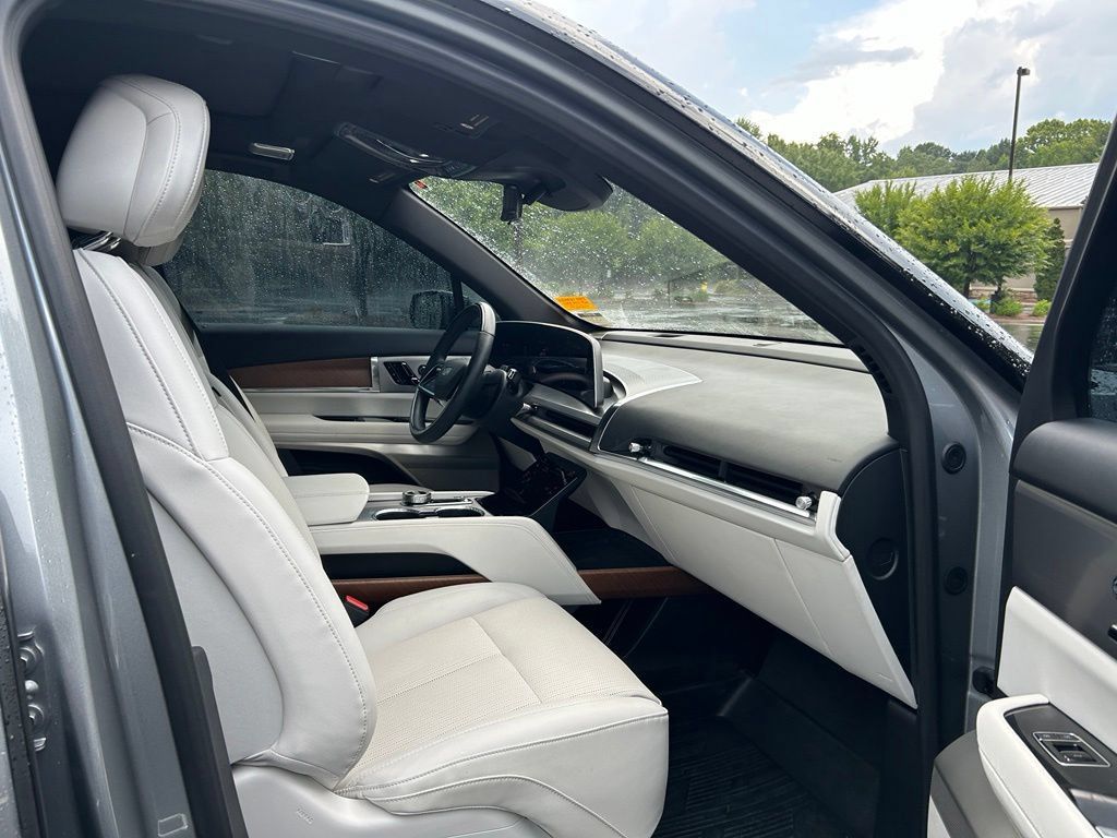 Used 2026 Cadillac Vistiq Sport AWD/4WD image 43