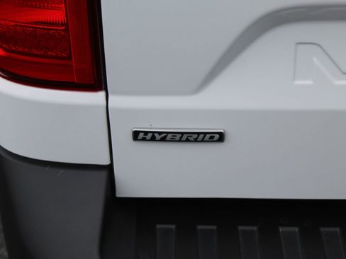 Used 2024 Ford Maverick Lariat image 12