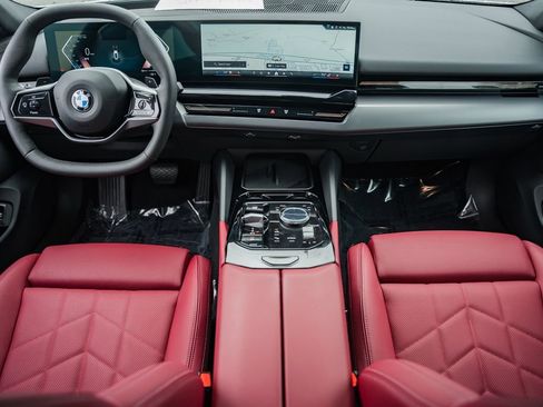 Used 2025 BMW 530i xDrive w/ Premium Package image 18