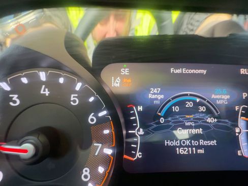 Used 2025 Jeep Compass Limited image 21