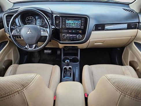 Used 2016 Mitsubishi Outlander SE image 16