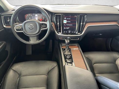 Used 2021 Volvo S60 T5 Momentum w/ Premium Package image 11