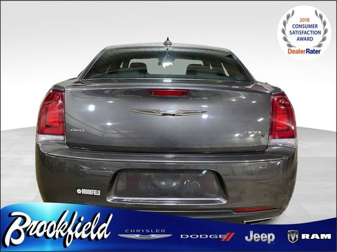 Used 2019 Chrysler 300 S image 4